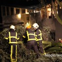 2013-12-05-Boom-valt-op-auto-Alexanderstraat-Nederweert-2496